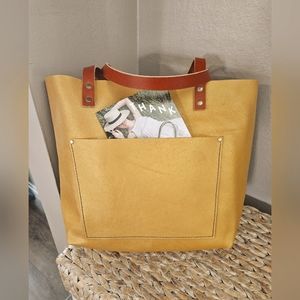 Portland leather honeycomb med tote w/ tan handles. SEE ALL PICS AND COMMENTS